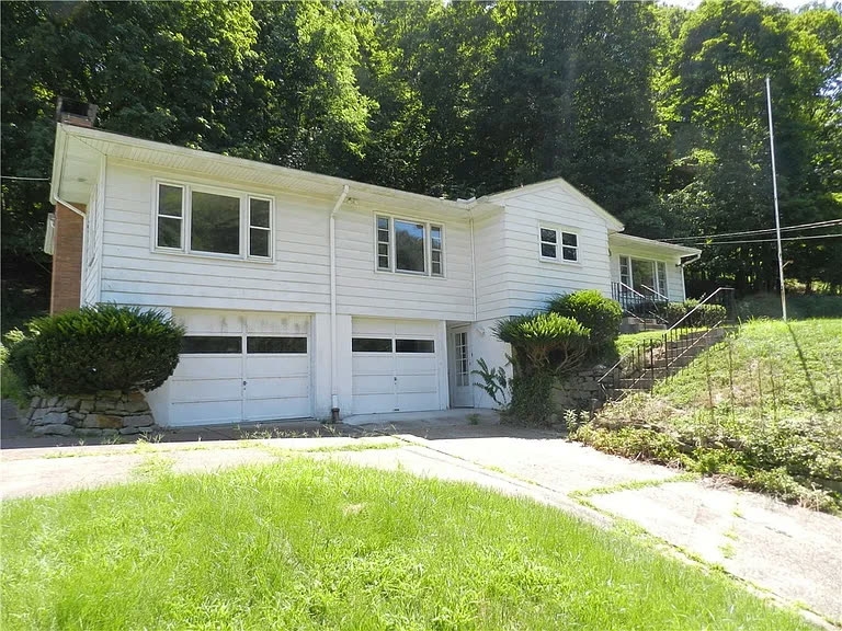 757 Old Narrows Run exterior before renovation